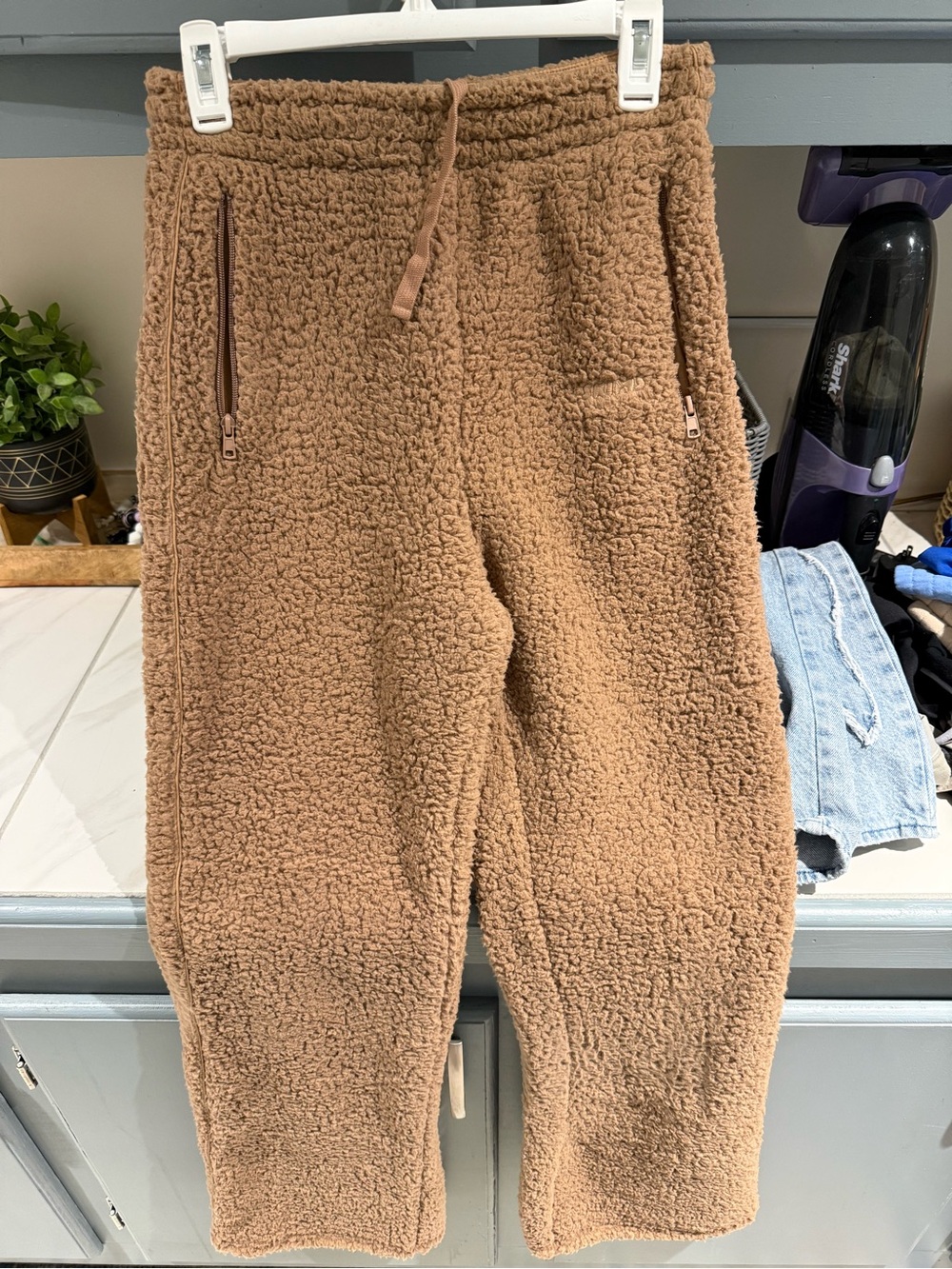 SKIMS Sherpa Track Pants in Chestnut